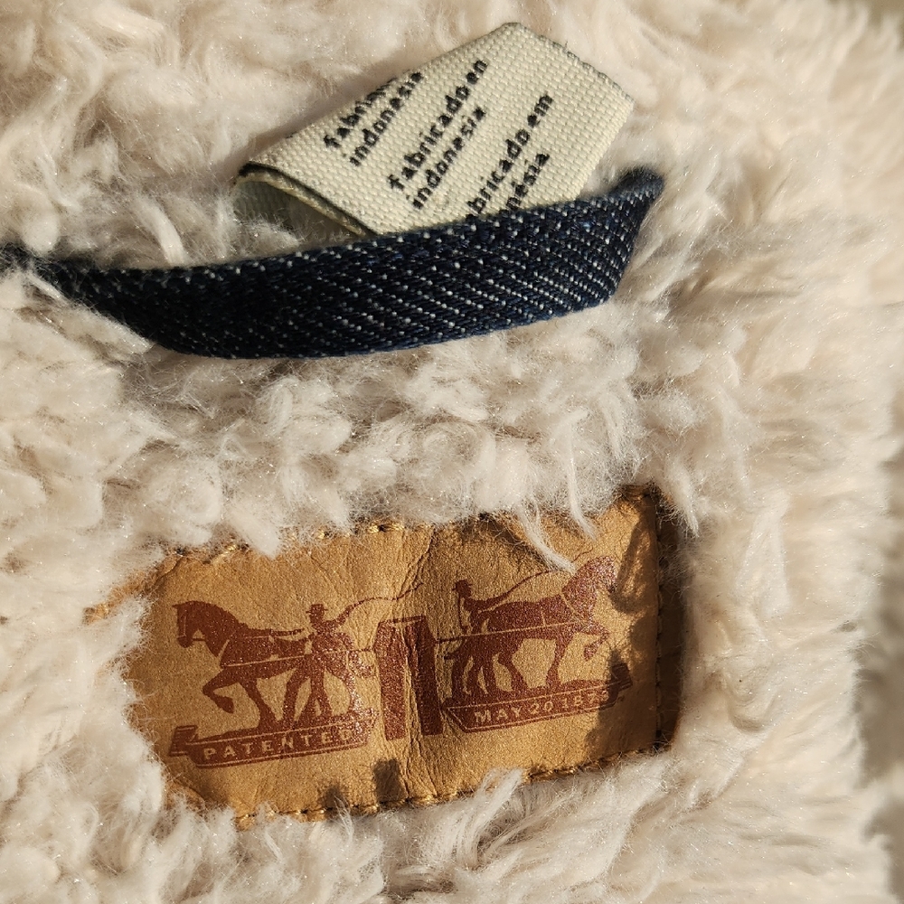 Vintage Levi's Womens Juniors Blue Denim Jacket with Sherpa Lining Size XS - Picture 13 of 14